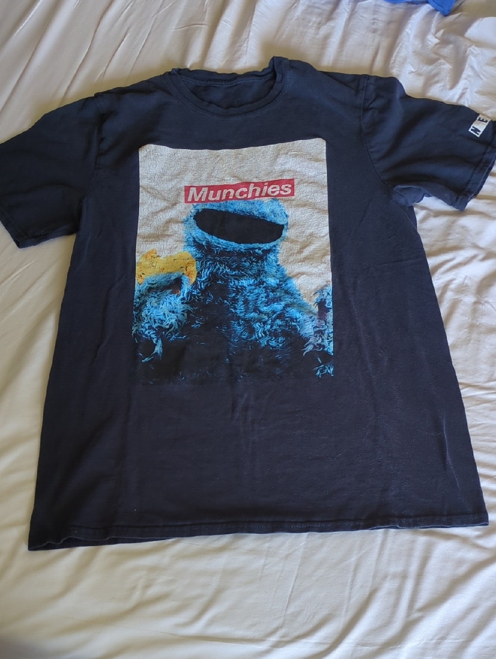 🦋5/25$ Cookie Monster "Munchies" Graphic Tee - Navy Blue Size M Adult